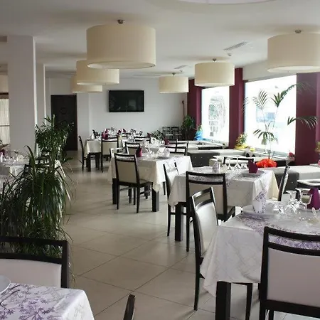 Cliché Hotel 3*