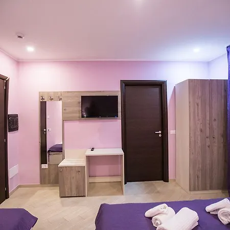 Cliche Hotel 3*