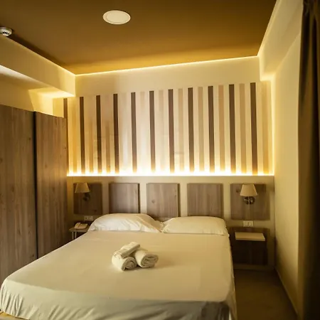 Cliche Hotel